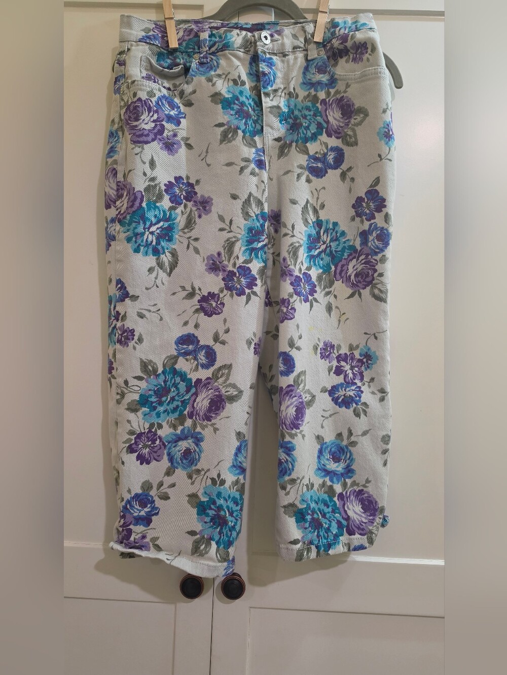 Gloria Vanderbilt Blue & Purple Floral Denim Pants